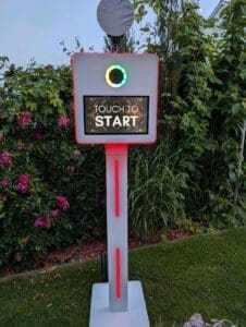 Interaktiver Start-Button für Event- und Partyanlagen, modern und digital, ideal für Veranstaltungen, Messen und Firmenevents, individuell anpassbar, für reibungslose Abläufe.