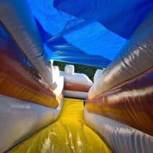 Hüpfburg für Veranstaltungen, bunt, indoor oder outdoor, ideal für Kinderfeste, Firmenfeiern und Events, mit viel Platz zum Spielen und Spaß haben.