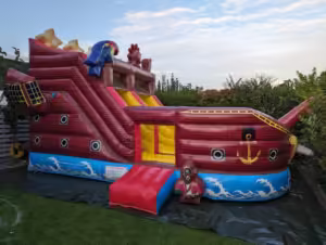 Hüpfburg Piratenschiff